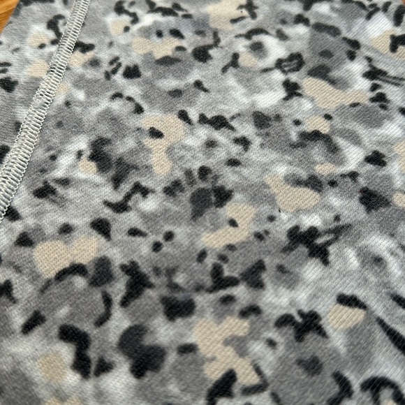 Lululemon Wunder Under Grey Pebble Cropped Leggings Size 8 - Picture 7 of 10